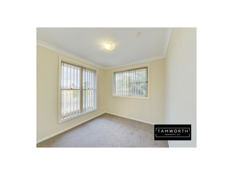 27 The Retreat, Tamworth NSW 2340