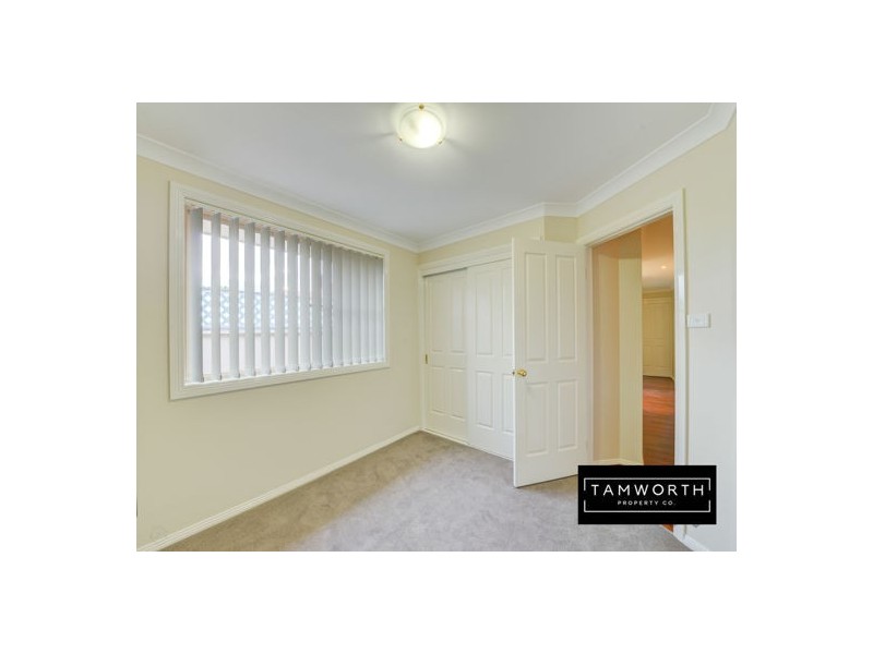 27 The Retreat, Tamworth NSW 2340