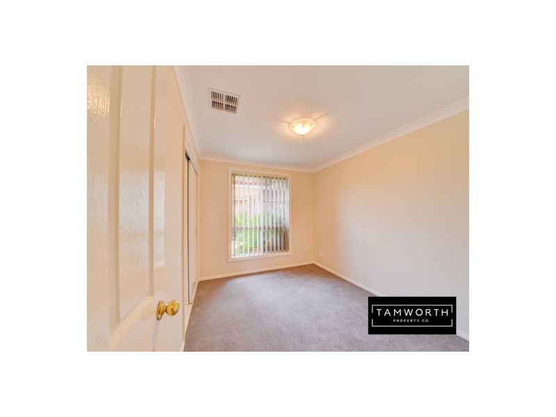 27 The Retreat, Tamworth NSW 2340