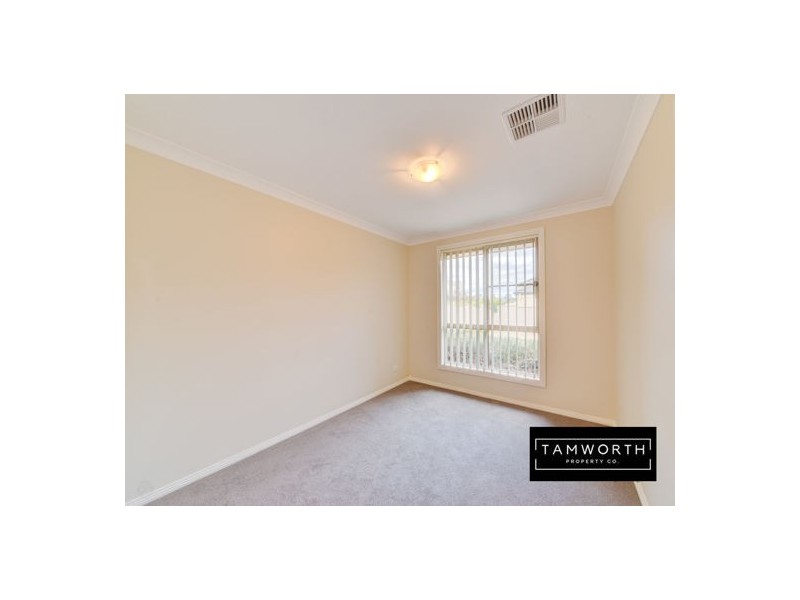 27 The Retreat, Tamworth NSW 2340