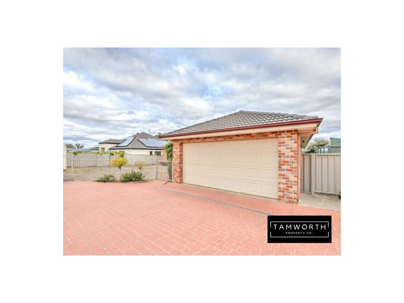 27 The Retreat, Tamworth NSW 2340