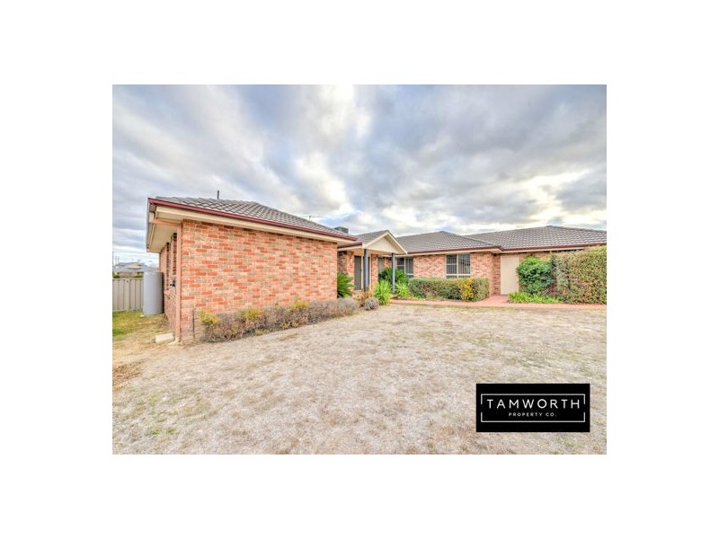 27 The Retreat, Tamworth NSW 2340