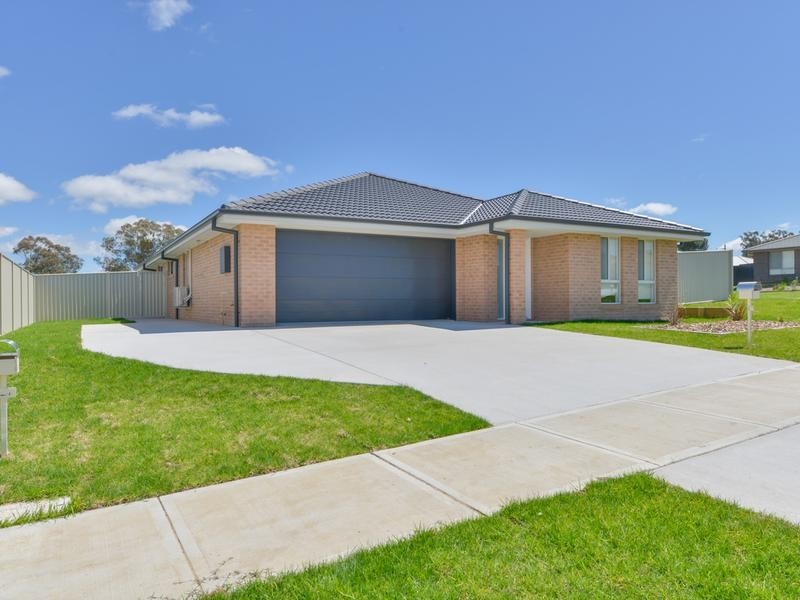 2A Reginald Drive, Kootingal NSW 2352