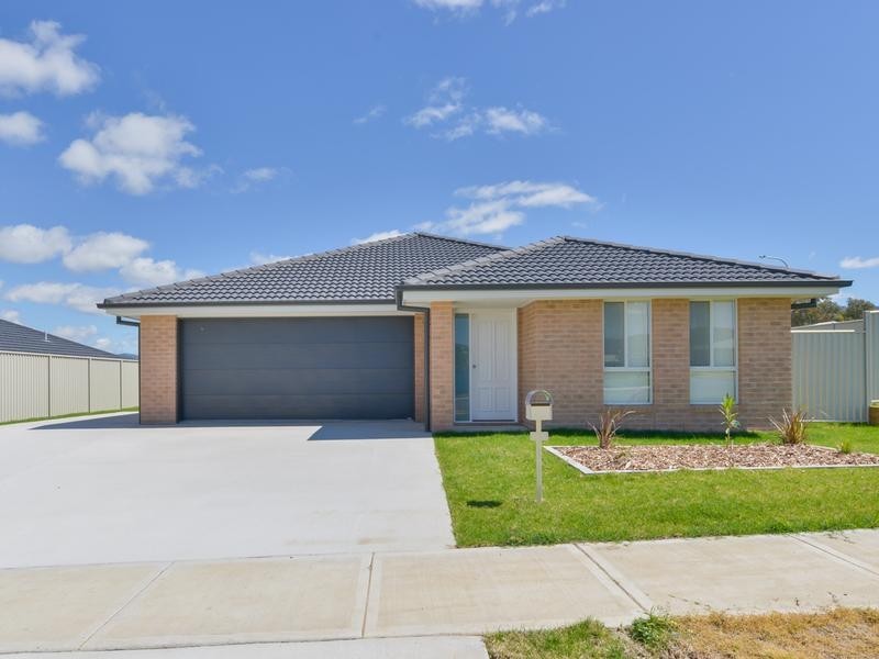 2A Reginald Drive, Kootingal NSW 2352