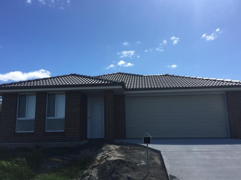 11 Barber Street, Kootingal NSW 2352