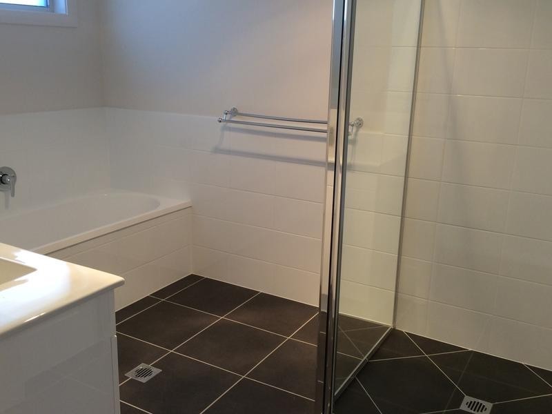 11 Barber Street, Kootingal NSW 2352