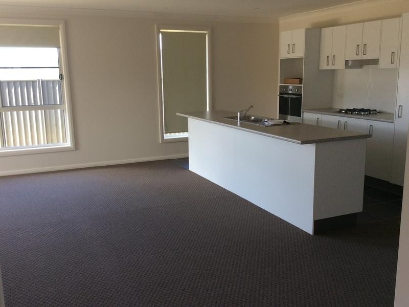 11 Barber Street, Kootingal NSW 2352