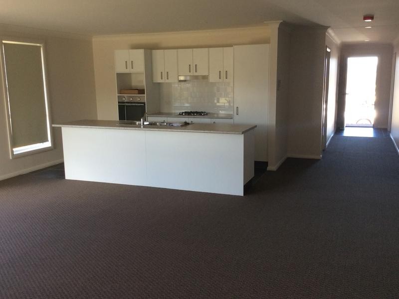 11 Barber Street, Kootingal NSW 2352