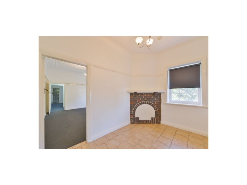 36 White Street, Tamworth NSW 2340
