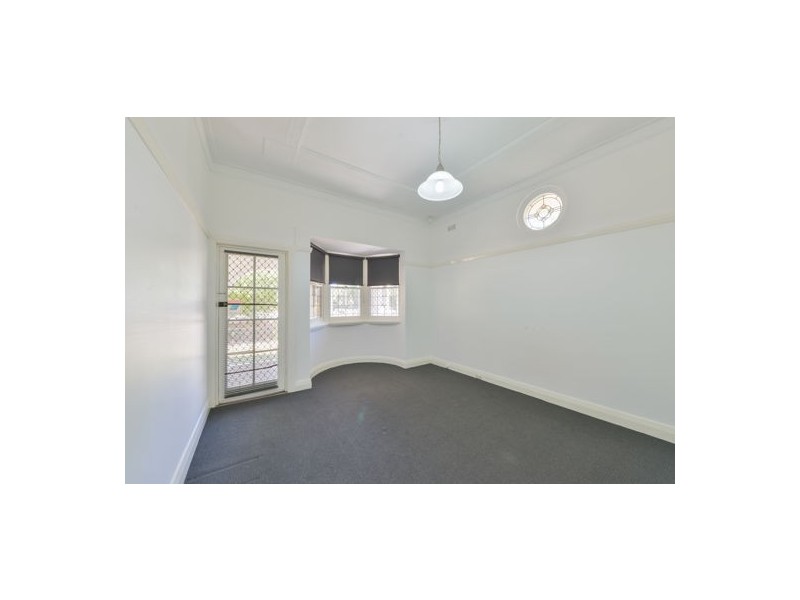 36 White Street, Tamworth NSW 2340