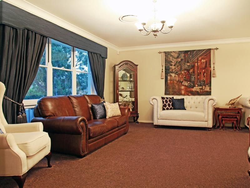 6 Woodburn Way, Tamworth NSW 2340