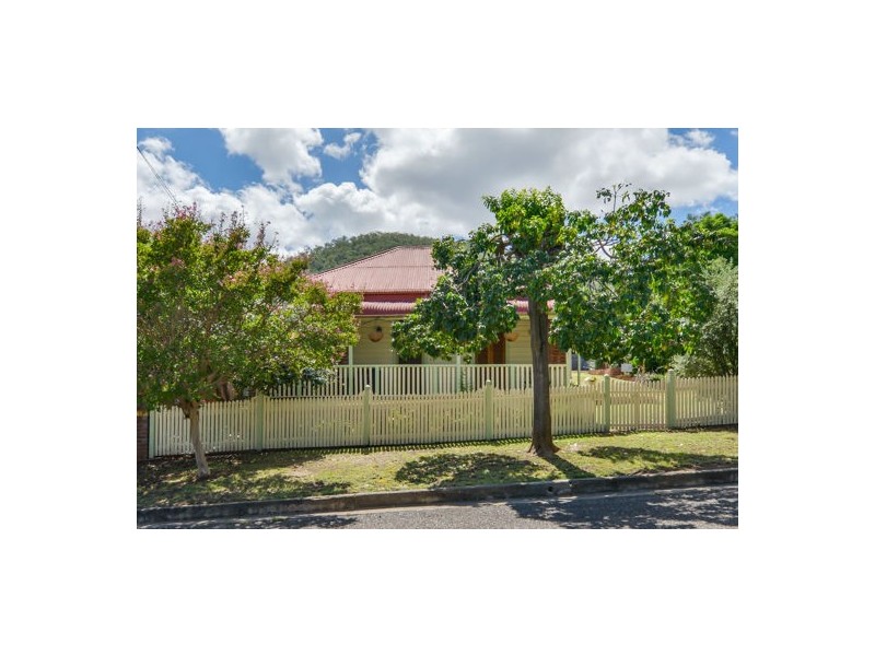 10 Golf Street, Tamworth NSW 2340