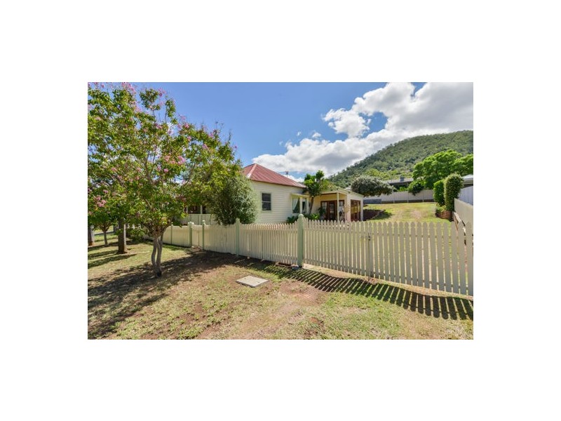 10 Golf Street, Tamworth NSW 2340