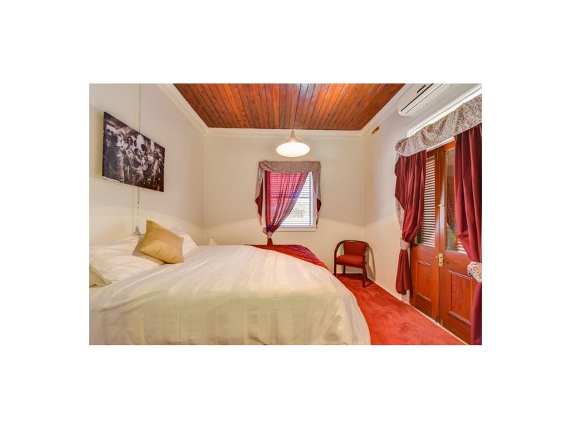 10 Golf Street, Tamworth NSW 2340