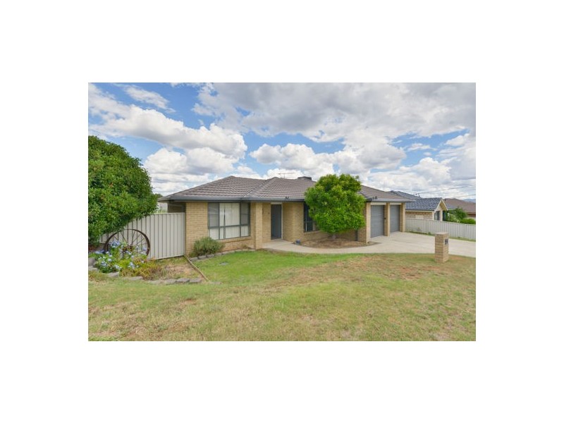 102 Glengarvin Drive, Tamworth NSW 2340