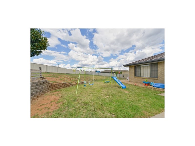 102 Glengarvin Drive, Tamworth NSW 2340