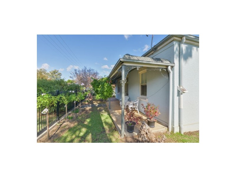 4 Martin Street, Tamworth NSW 2340