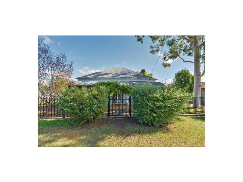 4 Martin Street, Tamworth NSW 2340