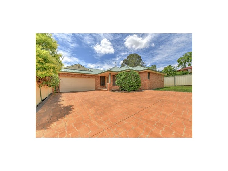 2/45 Peregrine Avenue, Tamworth NSW 2340