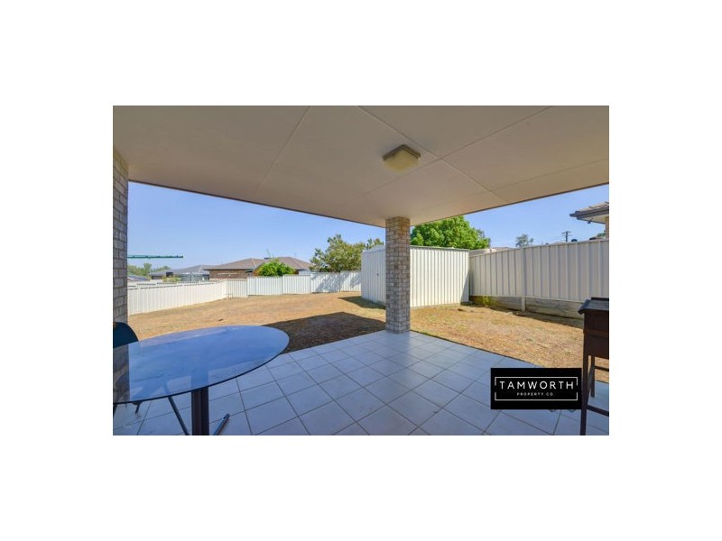 8 Sippel Close, Tamworth NSW 2340