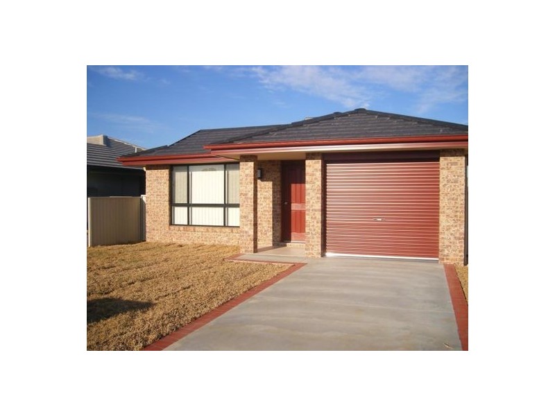 10 Tasman Place, Tamworth NSW 2340