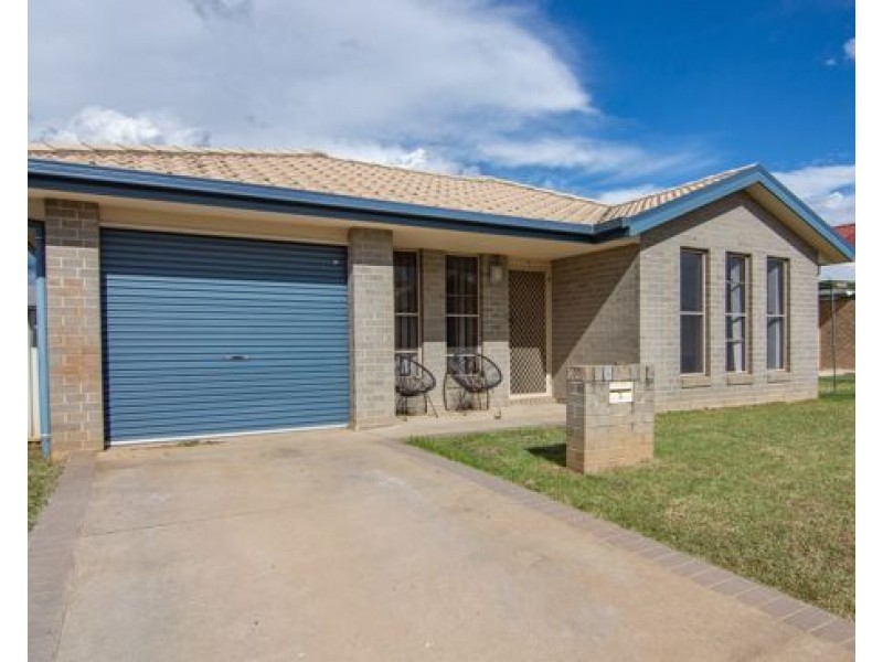 2 Tasman Place, Tamworth NSW 2340