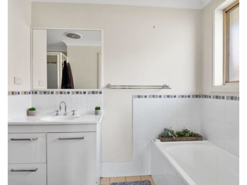 2 Tasman Place, Tamworth NSW 2340