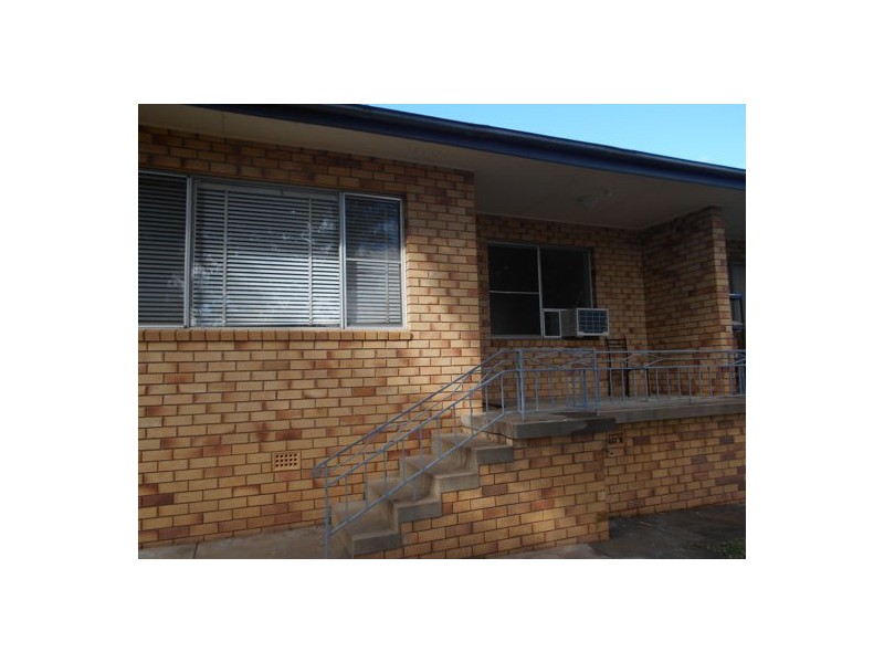 2/81 Rawson Avenue, Tamworth NSW 2340