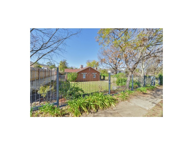 61 White Street, Tamworth NSW 2340