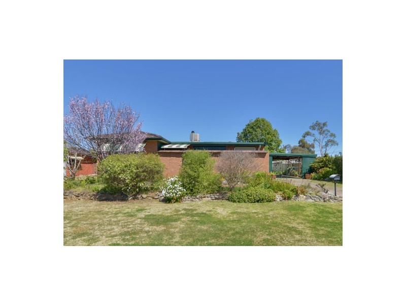 9 Harrier Parade, Tamworth NSW 2340