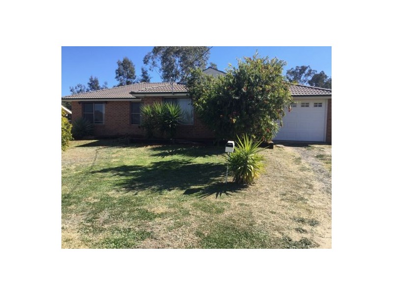 11 Carole Drive, Kootingal NSW 2352