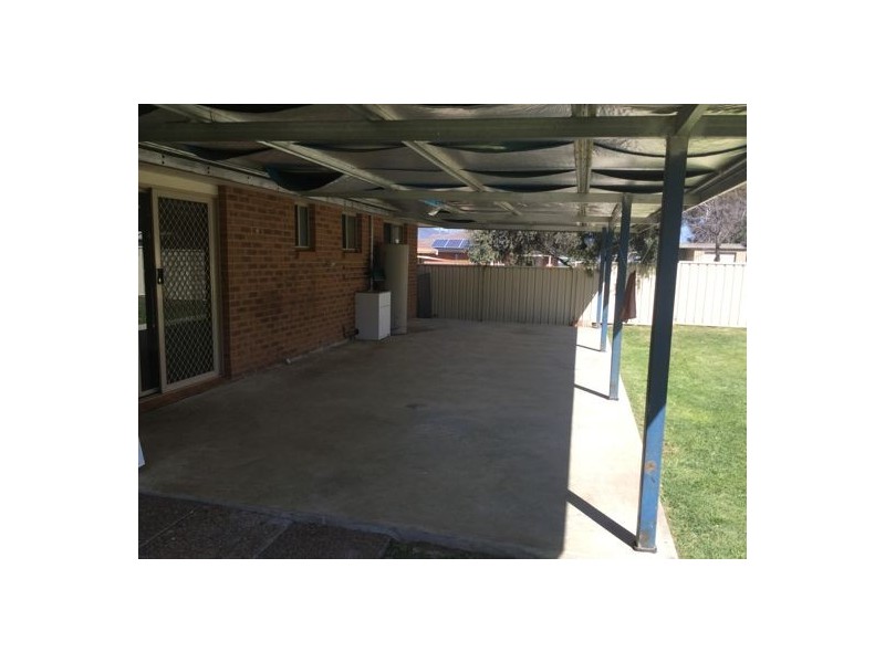 11 Carole Drive, Kootingal NSW 2352