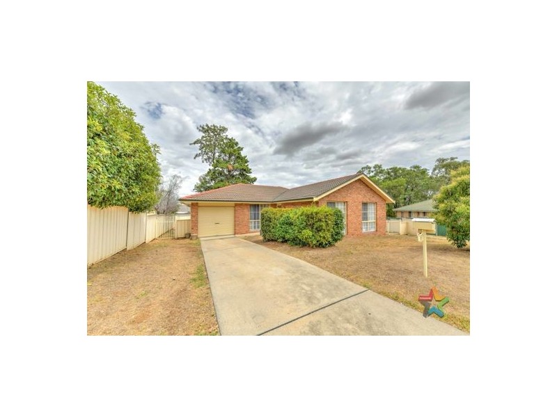 8 Grevillea Place, Tamworth NSW 2340