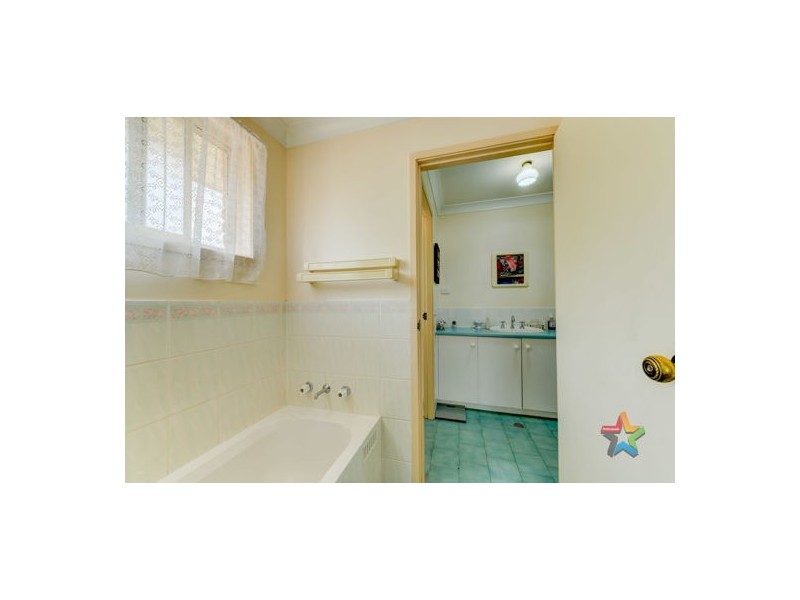 8 Grevillea Place, Tamworth NSW 2340