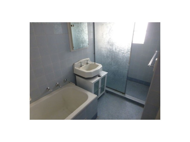 12A Top Floor Bourke Street, Tamworth NSW 2340