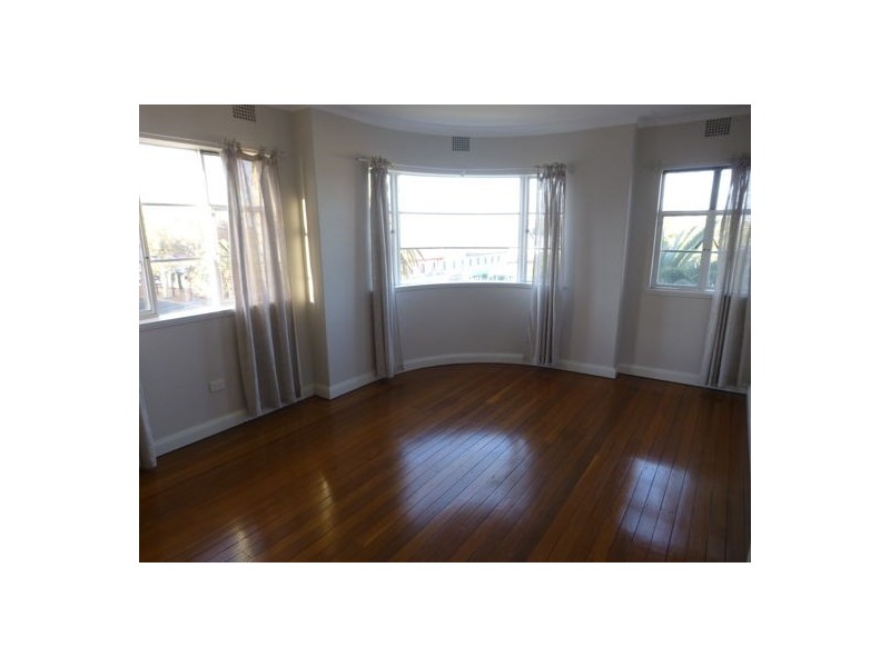 12A Top Floor Bourke Street, Tamworth NSW 2340