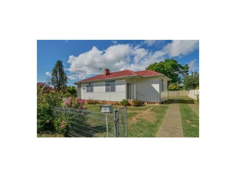 12 Thompson Crescent, Tamworth NSW 2340