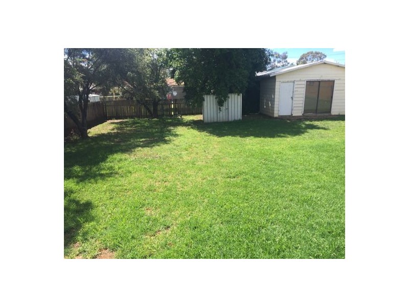 16 McDonald Crescent, Tamworth NSW 2340