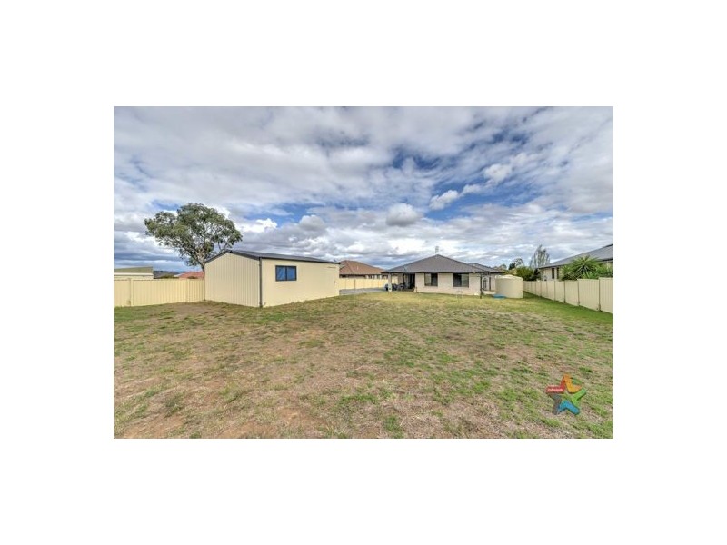 19 Kalinda Place, Tamworth NSW 2340