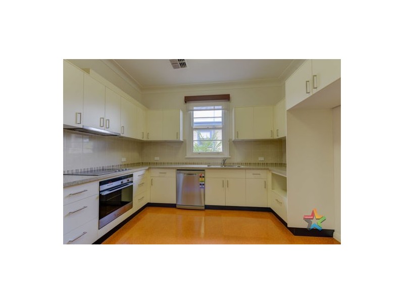 1 Douglas Avenue, Tamworth NSW 2340