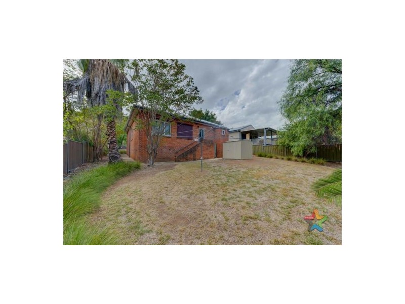 1 Douglas Avenue, Tamworth NSW 2340