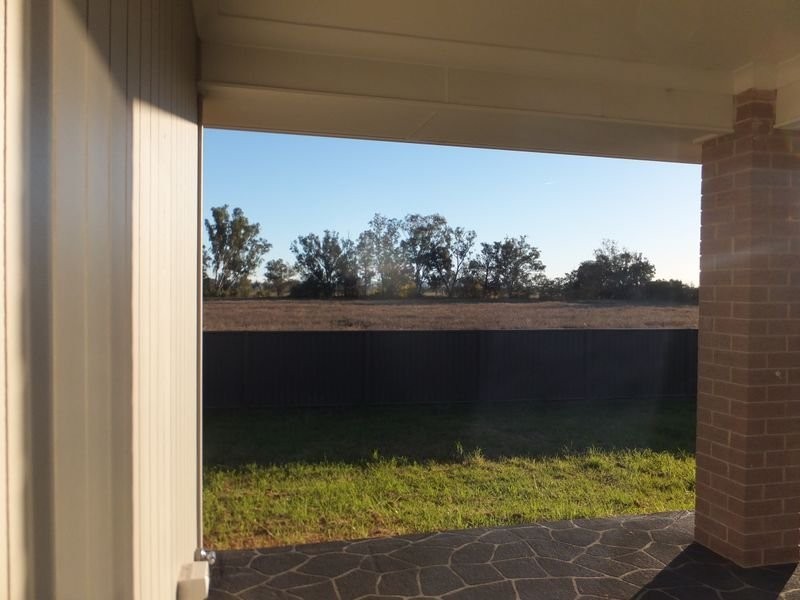 15 Regal Park Drive, Tamworth NSW 2340