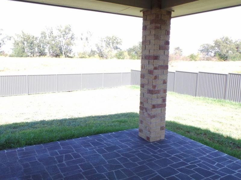 21 Regal Park Drive, Tamworth NSW 2340