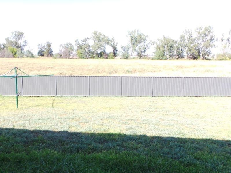21 Regal Park Drive, Tamworth NSW 2340