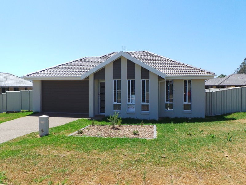 11 Drakeford Street, Tamworth NSW 2340