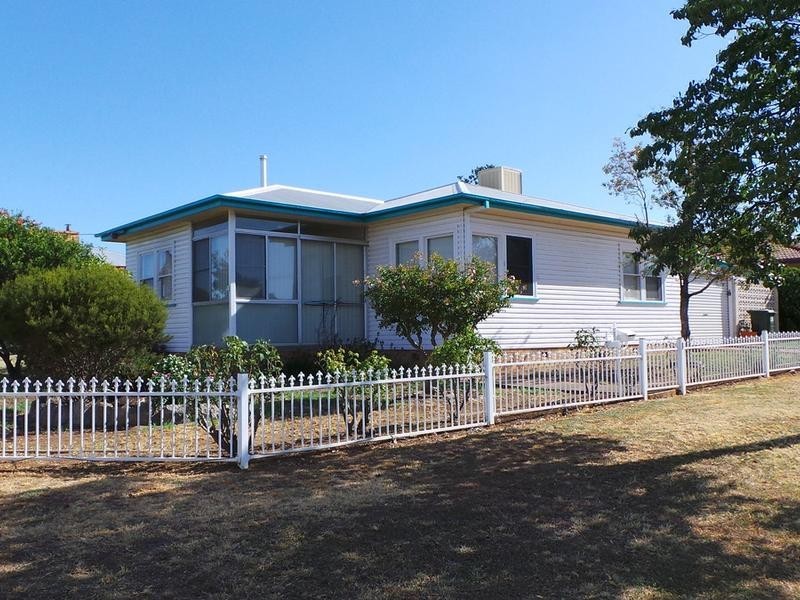 1 Winston Place, Tamworth NSW 2340