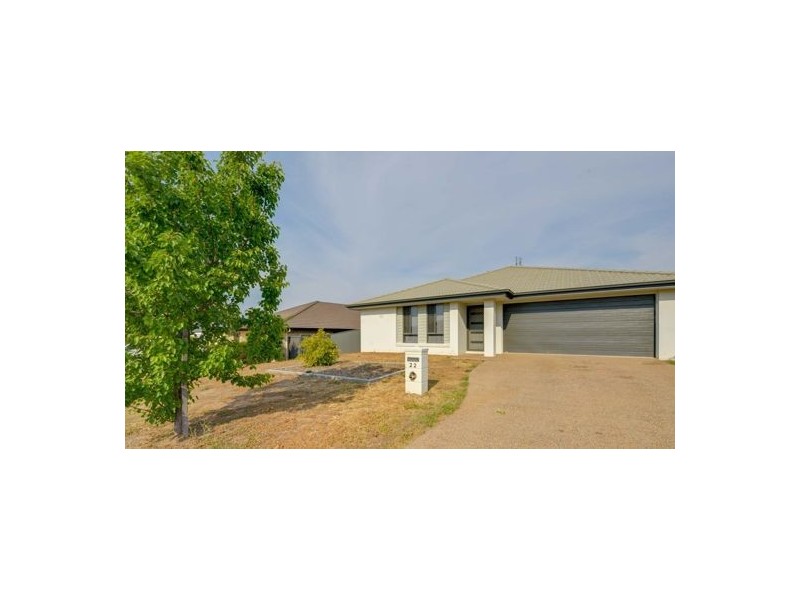 22 Falcon Drive, Tamworth NSW 2340