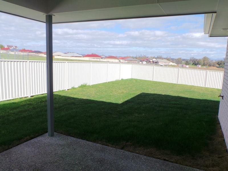 44 Tulipwood Cresent, Tamworth NSW 2340