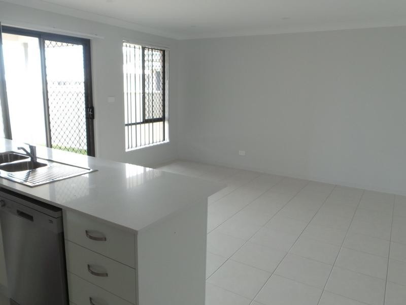 2/64 Tulipwood Crescent, Tamworth NSW 2340