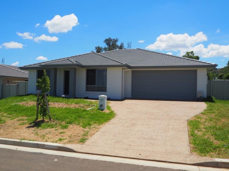 45 Tulipwood Cresent, Tamworth NSW 2340